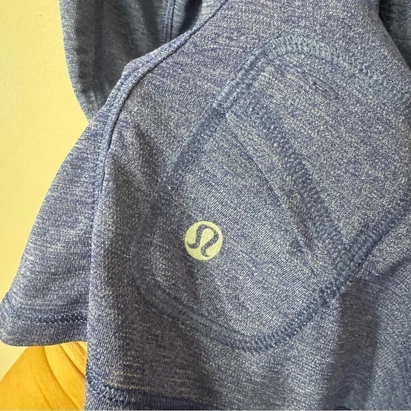 Lululemon Blue/Purple Feather Print Racer Back Tank Top  Size 4 RARE Print - Picture 7 of 8